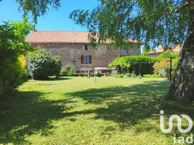Village house at Terres-de-Haute-Charente (16270)