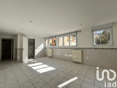 Building at Montreuil (93100)