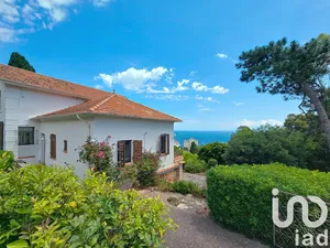 Mansion at Saint-Raphaël (83530)