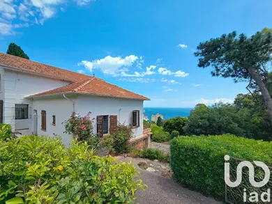 Demeure à Saint-Raphaël (83530)