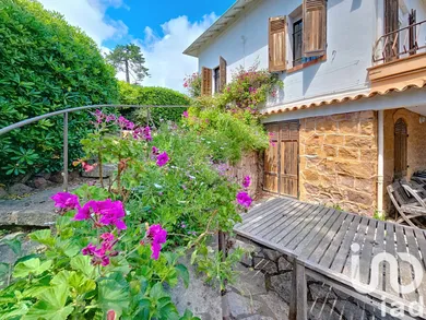 Demeure à Saint-Raphaël (83530)