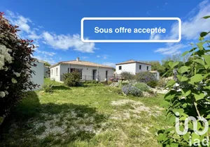 Traditional house at Langlade (30980)