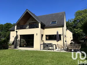 Architectural house at Pleuven (29170)