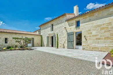 Domain in Saint-André-de-Cubzac (33240)