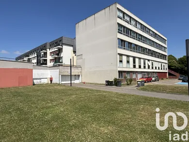 Building in Val-de-Reuil (27100)