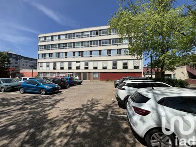 Building at Val-de-Reuil (27100)