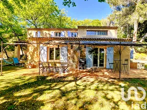 Architectural house at Éguilles (13510)