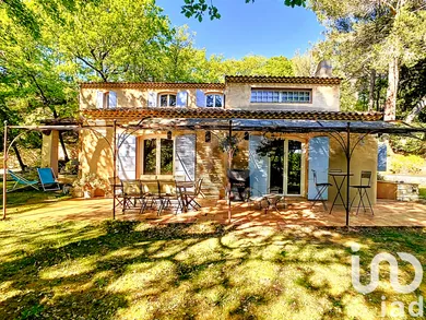 Architectural house at Éguilles (13510)