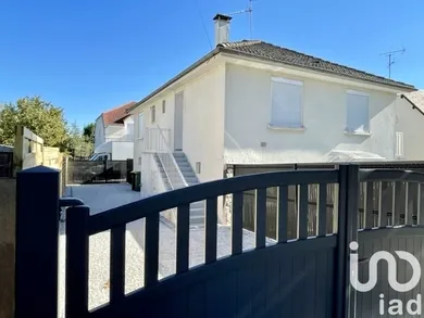 Traditional house in Semoy (45400)