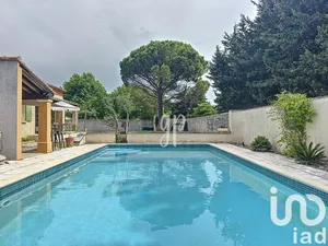 Traditional house at Cheval-Blanc (84460)
