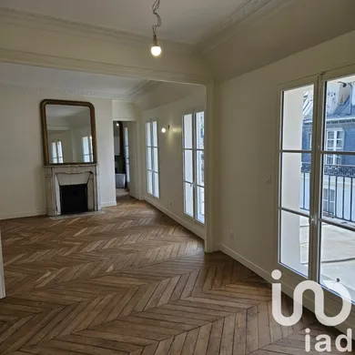 Apartment in Paris (75002)