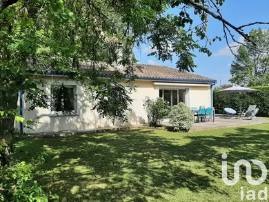 Traditional house at Vayres (33870)