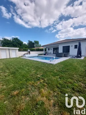 House at Croignon (33750)