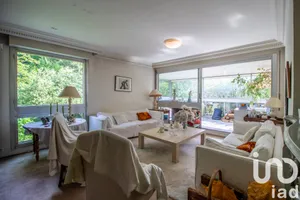 Apartment at Le Chesnay (78150)