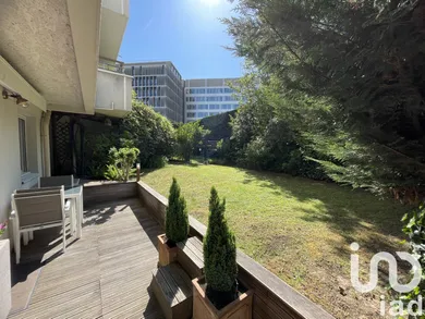 Apartment at Montrouge (92120)