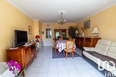 Apartment at Le Plessis-Robinson (92350)
