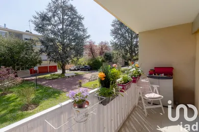 Apartment at Le Plessis-Robinson (92350)