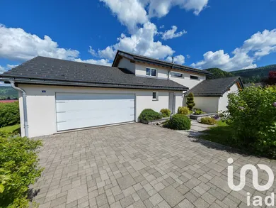 Maison d'architecte à Villers-le-Lac (25130)