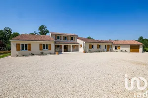 Mansion at Sainte-Sévère (16200)