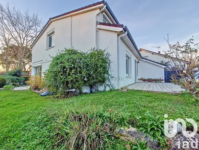 House at Tresses (33370)