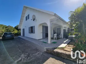House at Saint-Pierre (97432)