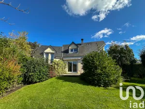 Maison d'architecte à Mont-Saint-Aignan (76130)