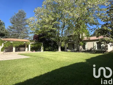 Maison traditionnelle à Dauphin (04300)