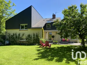 Architectural house at Mont-Saint-Aignan (76130)