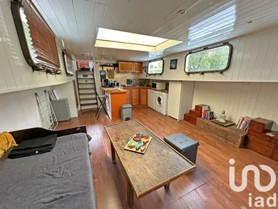 Barge in Poissy (78300)