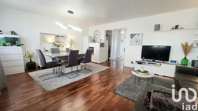 Apartment at Saint-Maur-des-Fossés (94100)