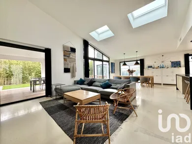 Architectural house at Six-Fours-les-Plages (83140)