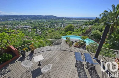 Maison d'architecte à Mandelieu-la-Napoule (06210)