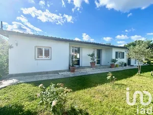 House at Izon (33450)