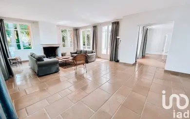 Demeure à Mandres-les-Roses (94520)