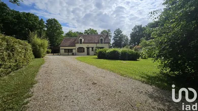 Mansion at Huisseau-sur-Mauves (45130)