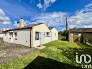 House at Paulx (44270)