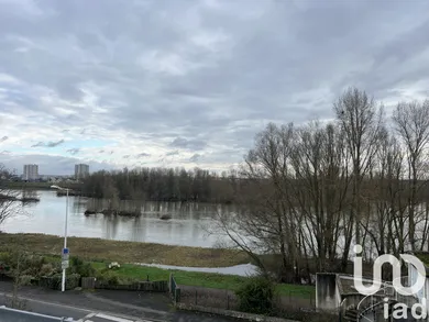 Building in Saint-Cyr-sur-Loire (37540)
