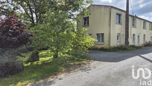 Maison de campagne à Le Puy Saint Bonnet  (49300)