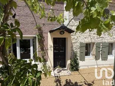 Traditional house at ENTRECHAUX (84340)