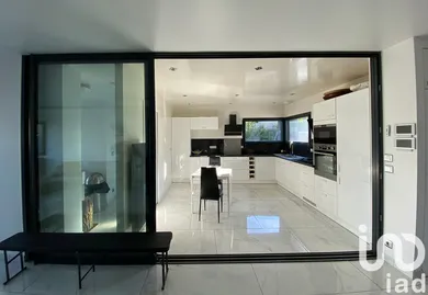 Architectural house in Vitry-sur-Seine (94400)