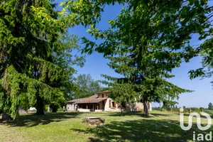 Maison de campagne à Saint-Laurent-d'Arce (33240)