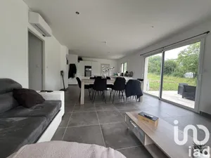 House at Saint-Maxire (79410)