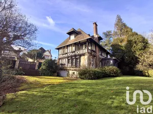 Mansion at Mont-Saint-Aignan (76130)