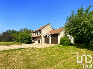Traditional house at Paron (89100)
