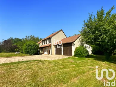 Traditional house at Paron (89100)