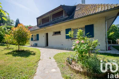 Traditional house at Aubergenville (78410)