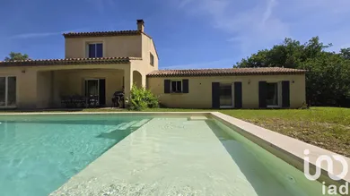 Traditional house at Mirabeau (84120)