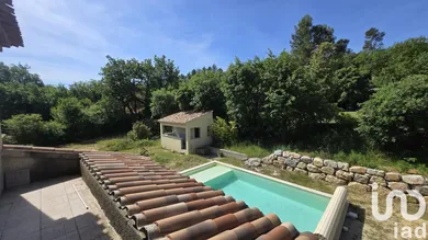 Traditional house in Mirabeau (84120)