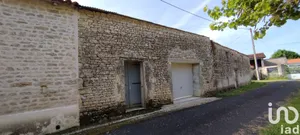 Building at néré (17510)