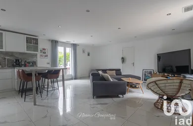 Traditional house at Limay (78520)